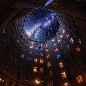 Лекция «Санкт-Петербургское небо: звезды на фасадах» (12+)